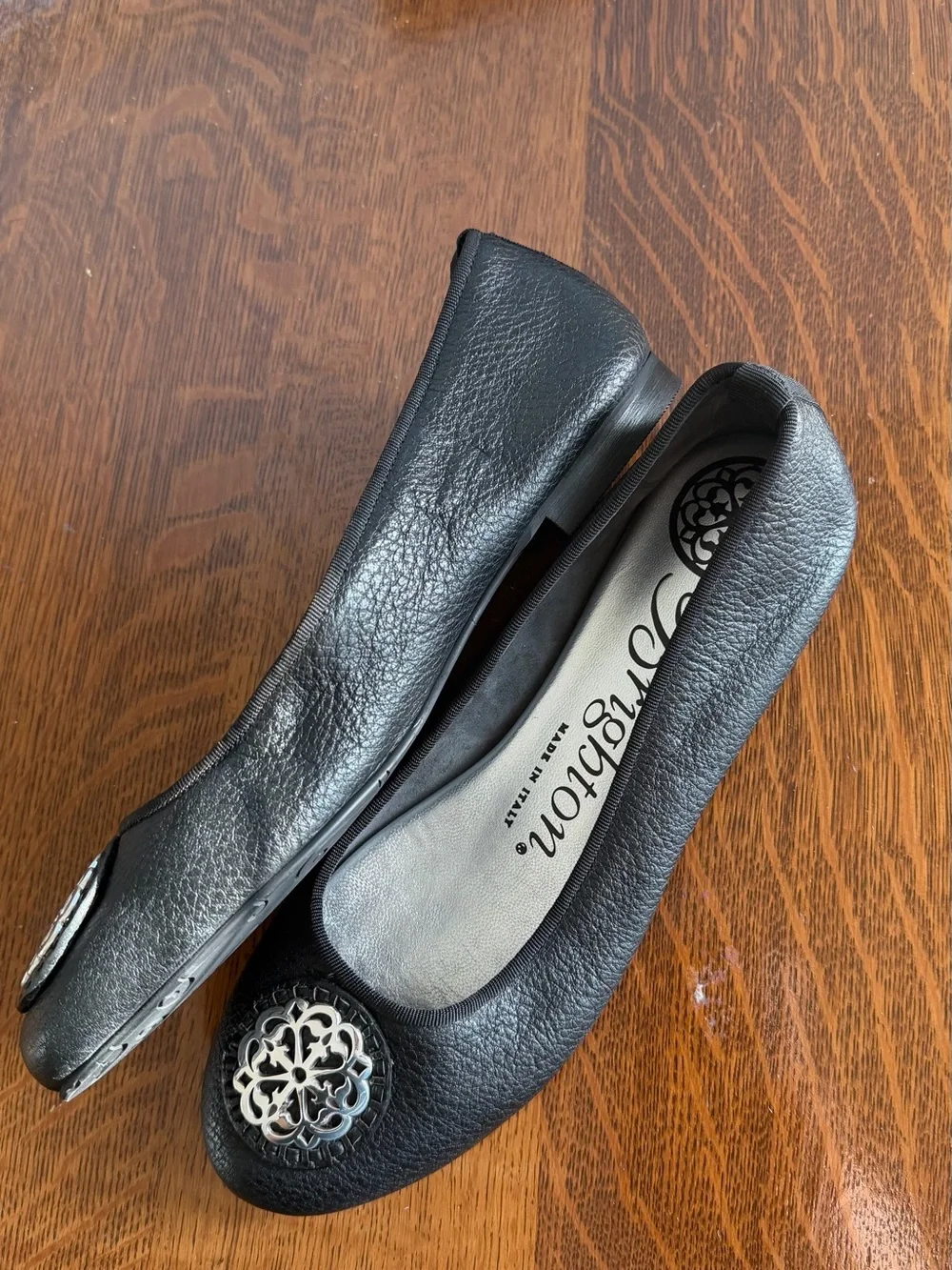 Brighton Black Leather Aleta Ballet Flats w/ Silver Medallion made in Italy sz 8